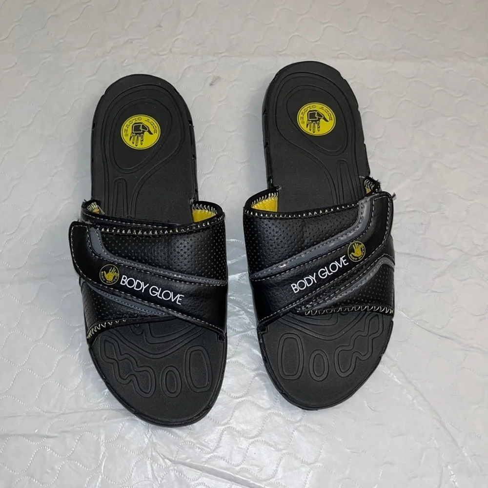 Body Glove black flip flops